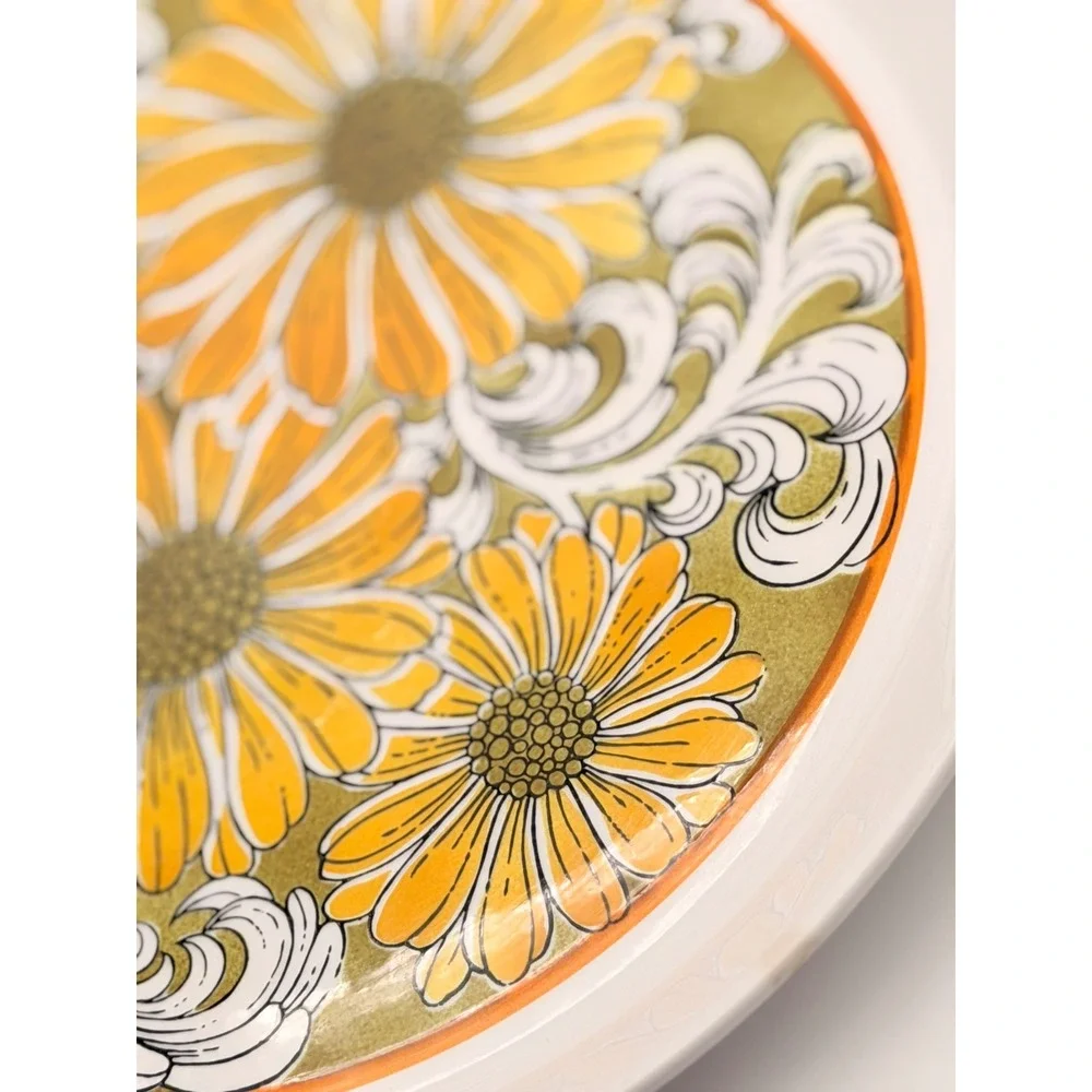 Mikasa Vintage 1970s Retro Floral Dinner Plate Yellow Orange Daisy MCM 10.5 Inch